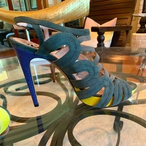 Fantastic Vince Camuto heels Size 8. comfy for stilettos because of the platform